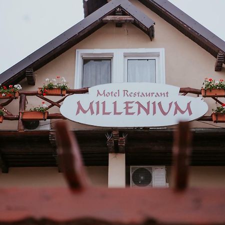 Hotel-Restaurant Milenium Salonta Dış mekan fotoğraf