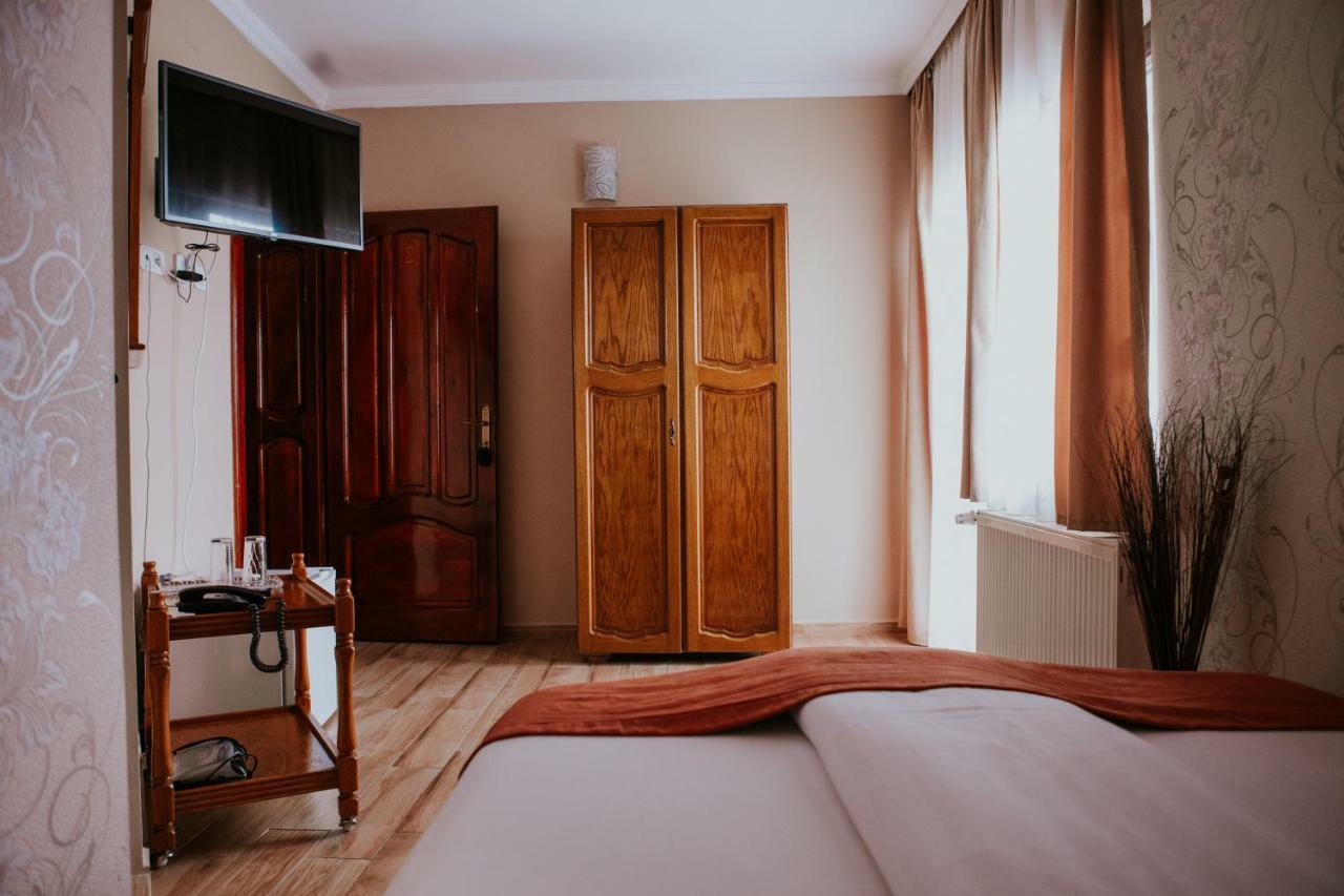 Hotel-Restaurant Milenium Salonta Dış mekan fotoğraf