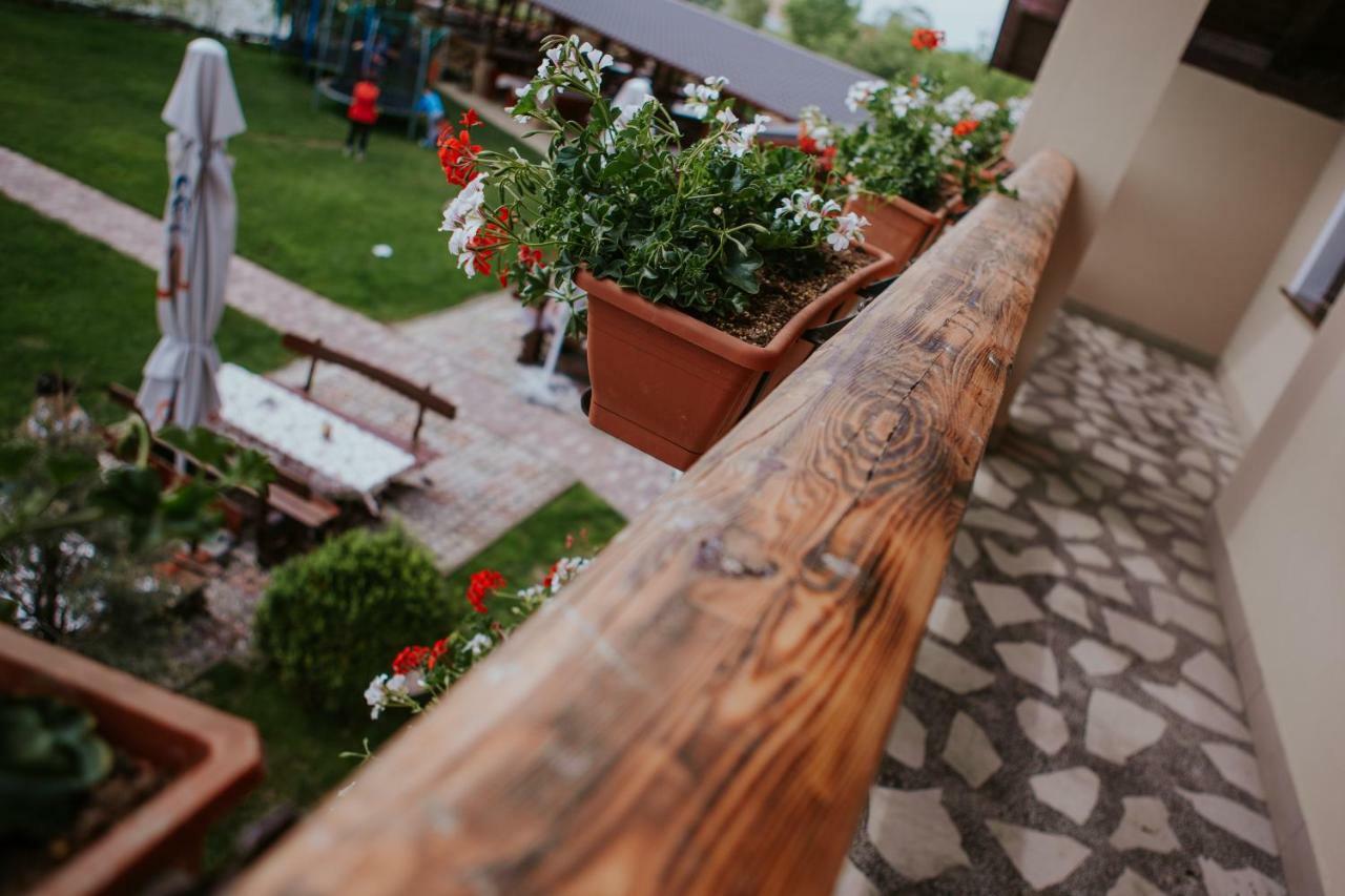 Hotel-Restaurant Milenium Salonta Dış mekan fotoğraf