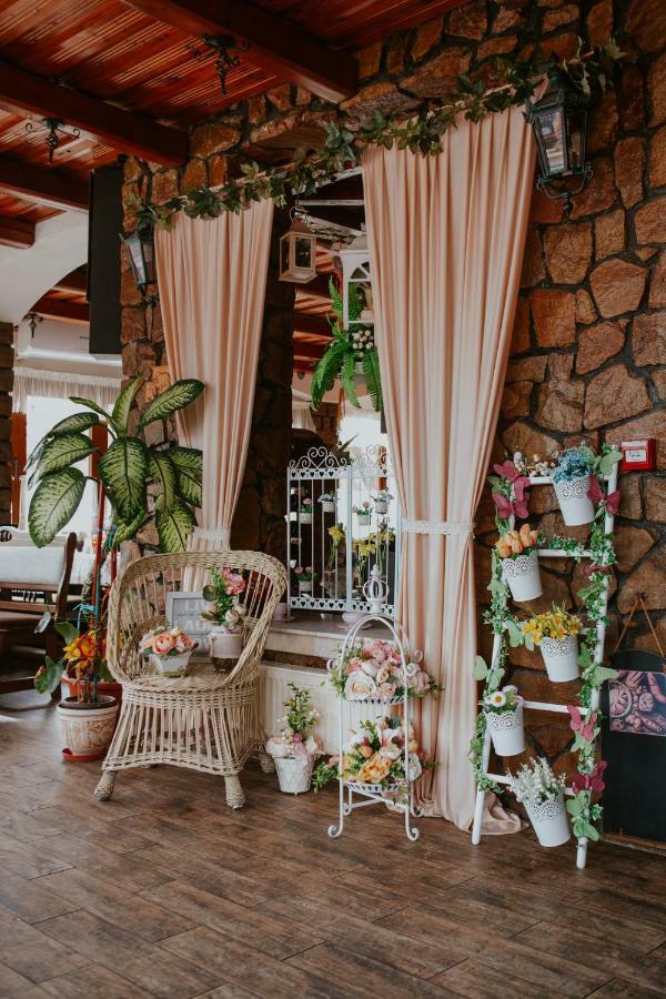 Hotel-Restaurant Milenium Salonta Dış mekan fotoğraf