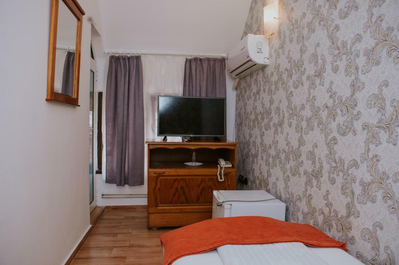 Hotel-Restaurant Milenium Salonta Dış mekan fotoğraf