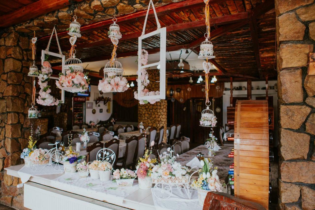 Hotel-Restaurant Milenium Salonta Dış mekan fotoğraf